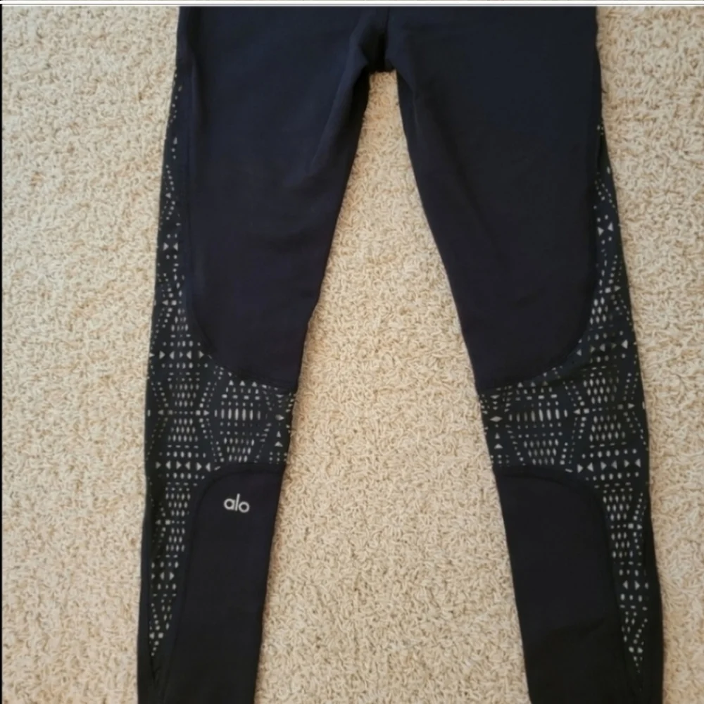 ALO Yoga West Coast Laser Cut Leggings Black & Buff Size XS NWT